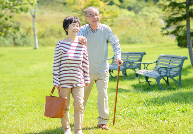 歩行器や杖にプラスして散歩も安全に